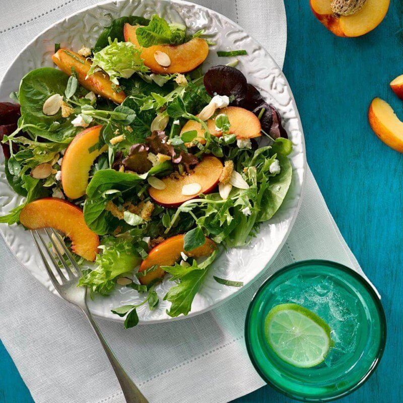 Green salad with peaches mint vinaigrette
